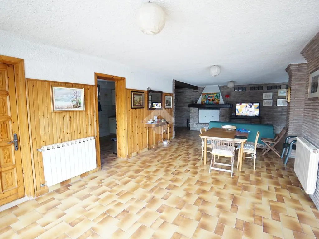 Séjour - Spacious Apartment with Private Courtyard in Castelnuovo Rangone