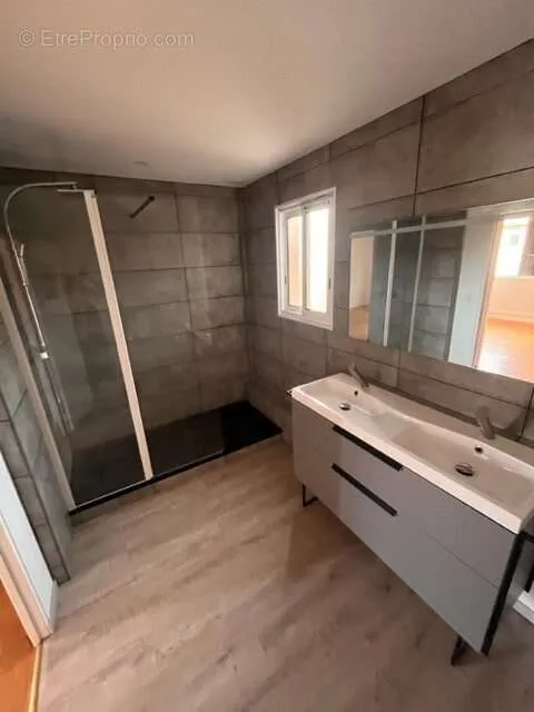 Salles de bain - Villa T5 avec Terrasse et Jardin à Béziers