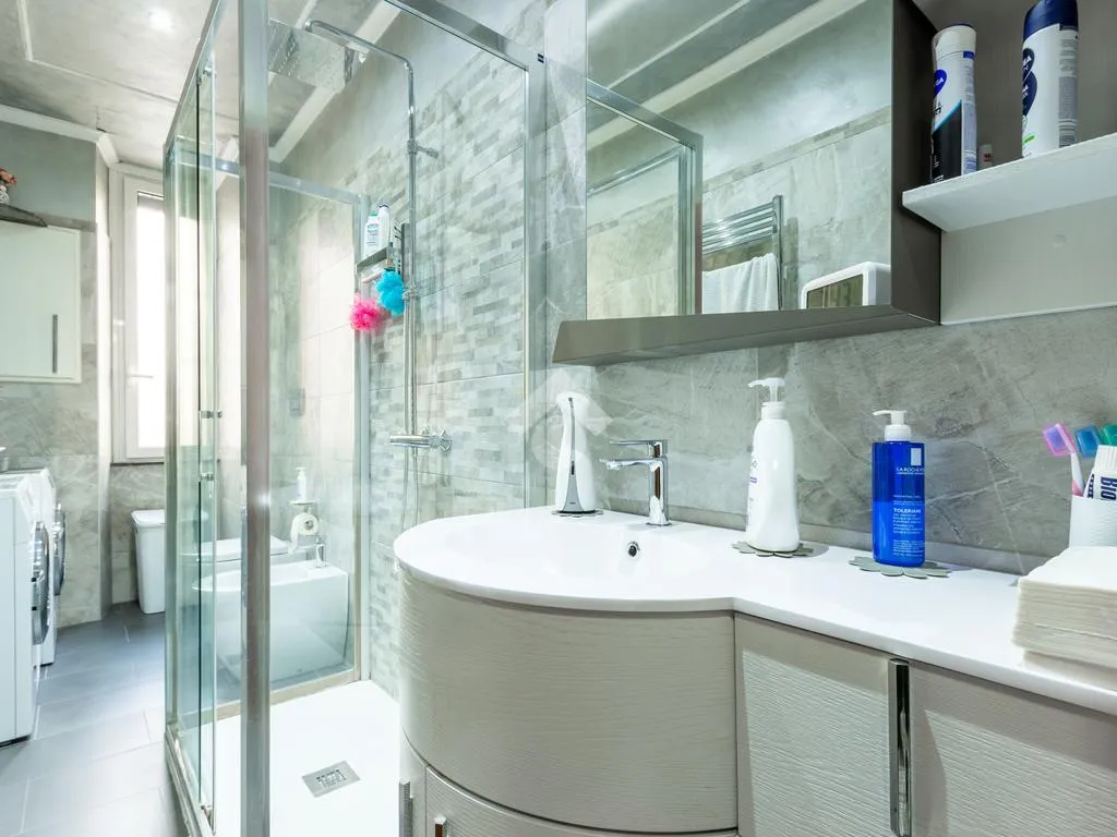 Salles de bain - 3-Room Apartment with Double Exposure in Rome