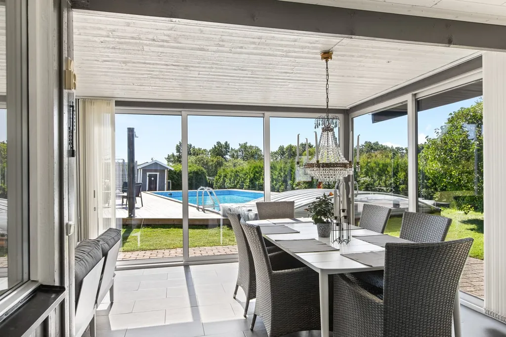 Piscine - Architectural Villa with Sea View in Kalmar