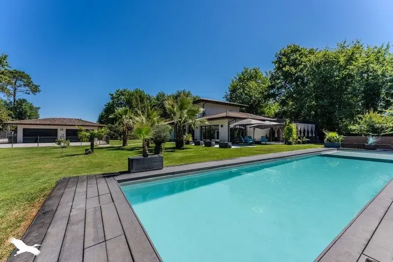 Bassein - Villa with Pool in Quiet Area