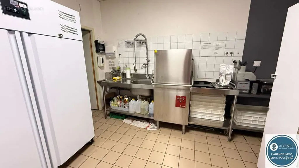 Kitchen - Pizzeria with Terrace in Davézieux