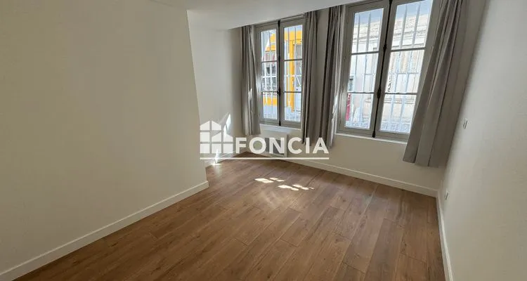 Toad - Triplex Apartment in City Centre, Troyes