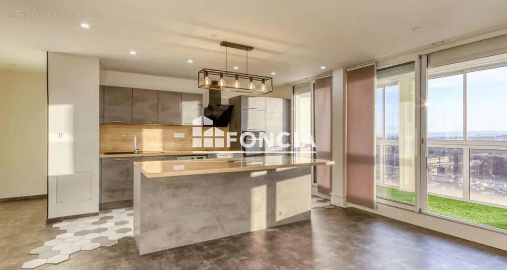 Cuisine - Appartement Refait à Neuf avec Balcon à Sirocco