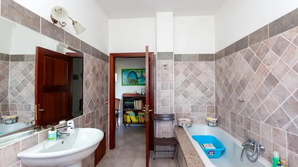 Salles de bain - Luxury Villa with Sea Views in Torpe'