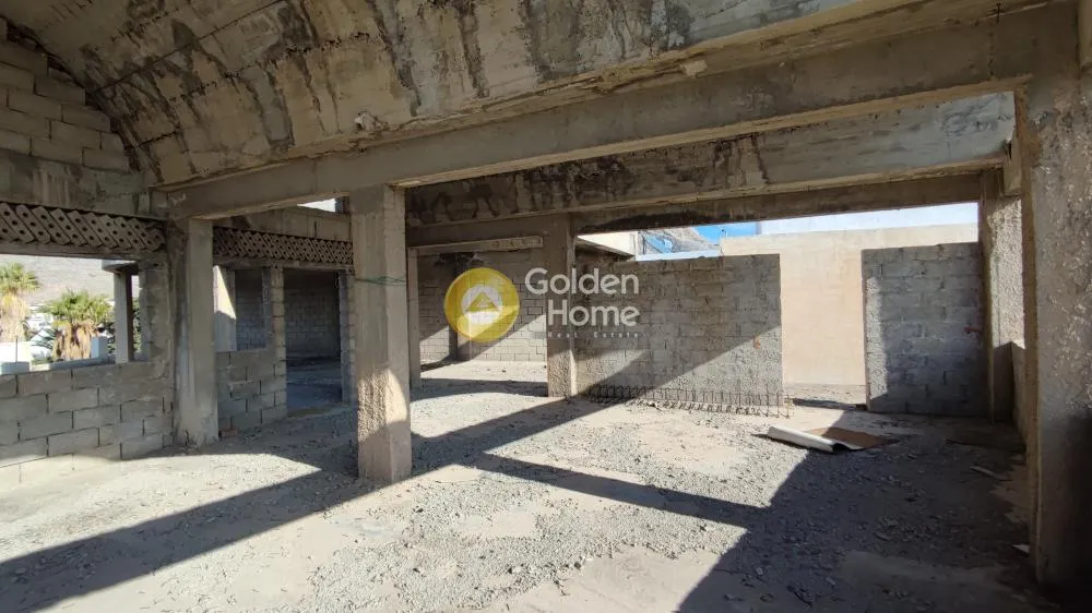 Pièces - Partially Completed Building with Seafront Proximity in Santorini