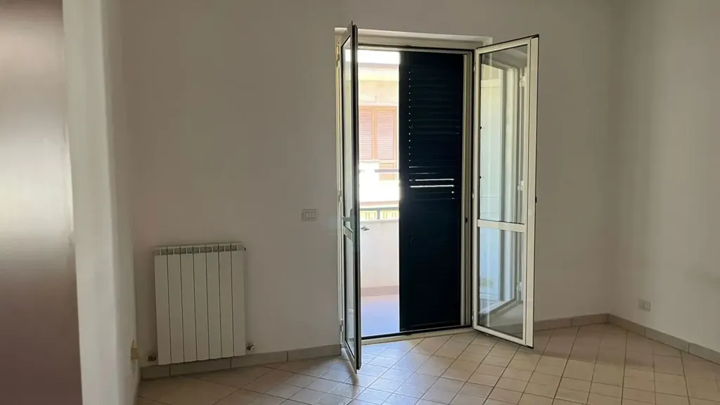 Stanze - Three-Bedroom Flat with Balconies in Siderno