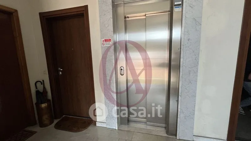 Entrée - Bright Trilocale with Box in Cassano Magnago