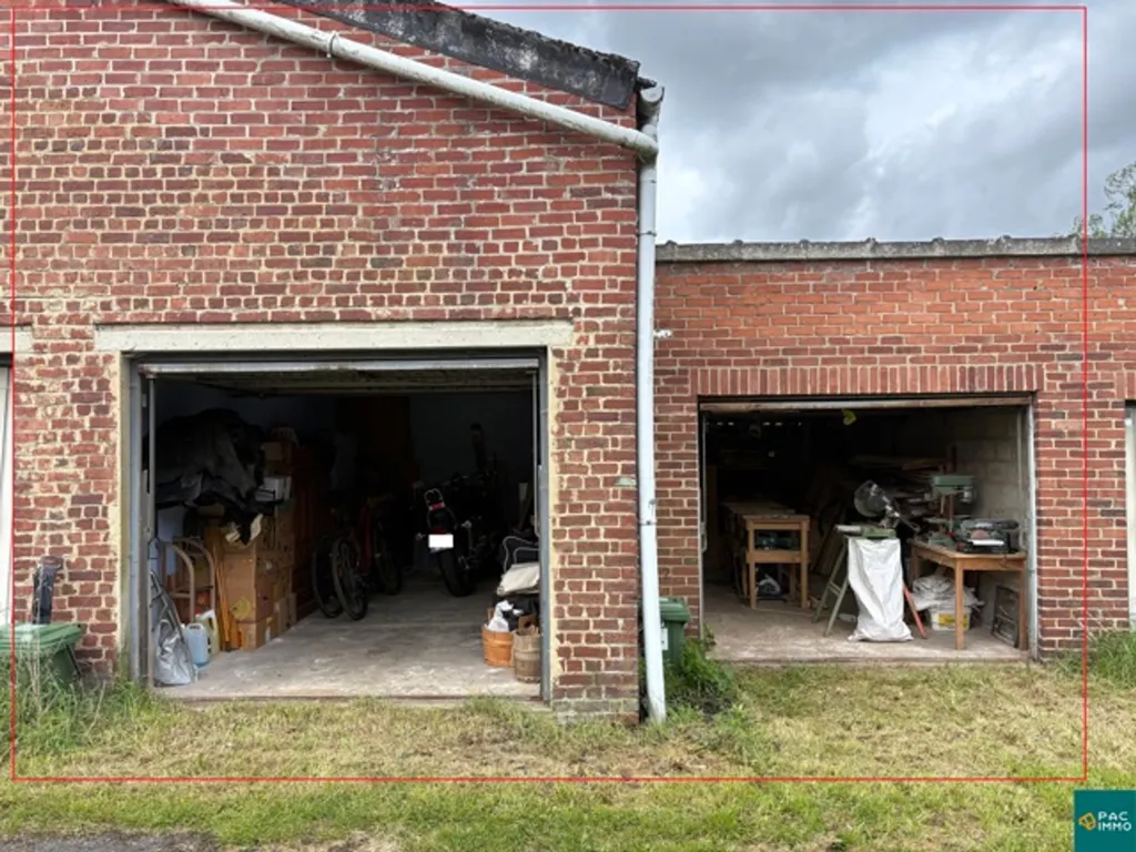 Garage - Appartement avec Terrasse et Jardin en Résidence Semi-Détachée