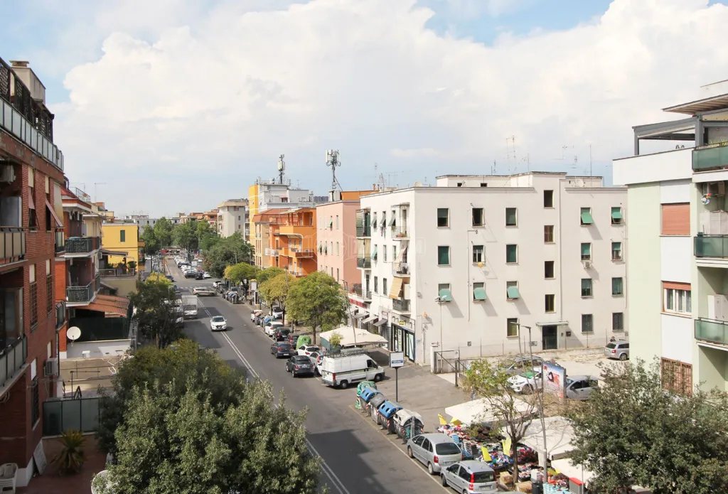 Välivaade - Triplex with Balconies in Centocelle, Rome