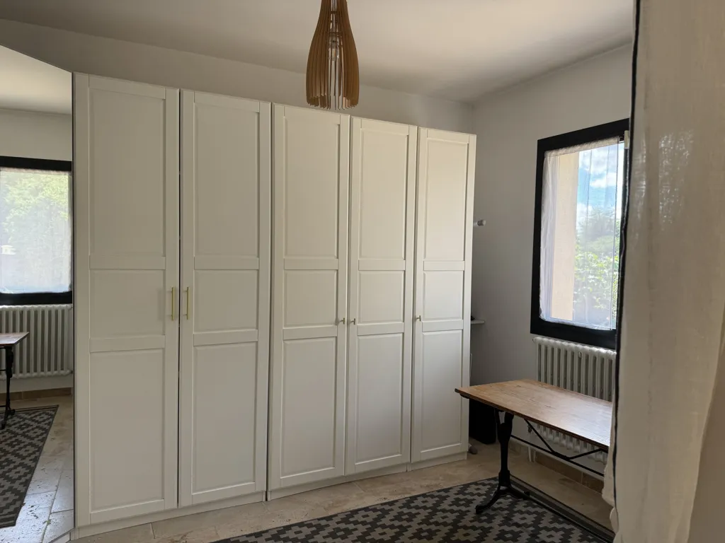 Chambres - Maison Rénovée avec Piscine dans un Environnement Calme