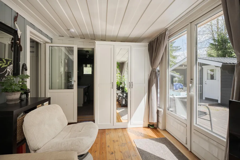 Terrass - Charming Seafront Home with Open Plan in Tranquil Setting