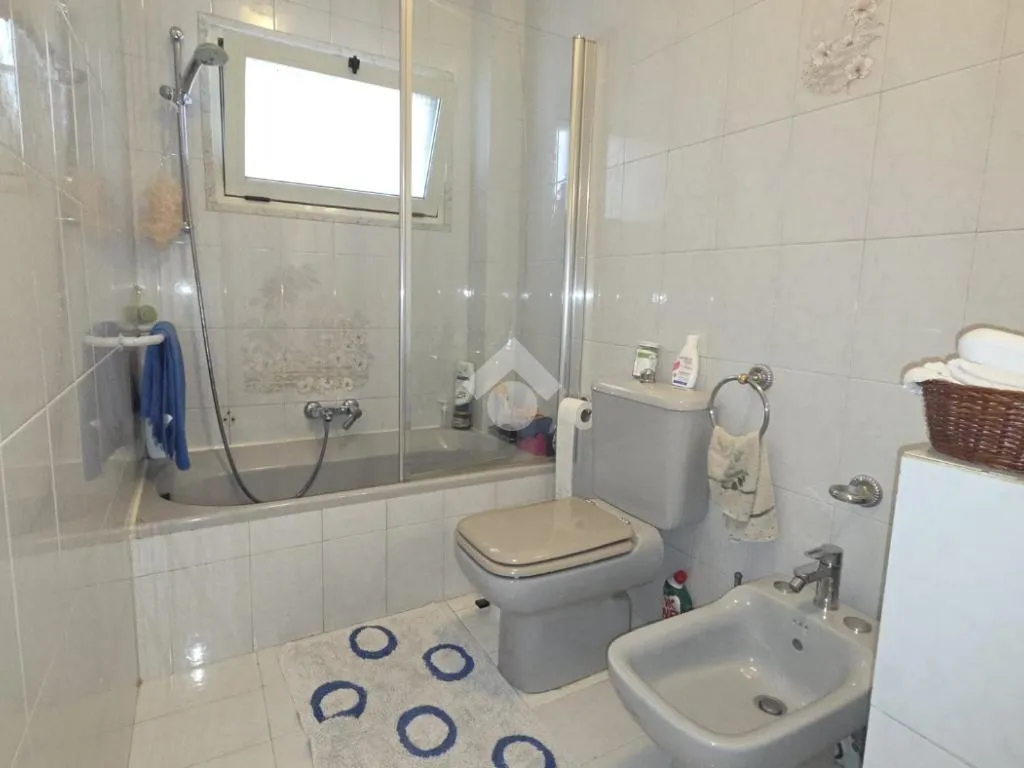 Vannitoad - 3-Bedroom Apartment with Balcony in Bari
