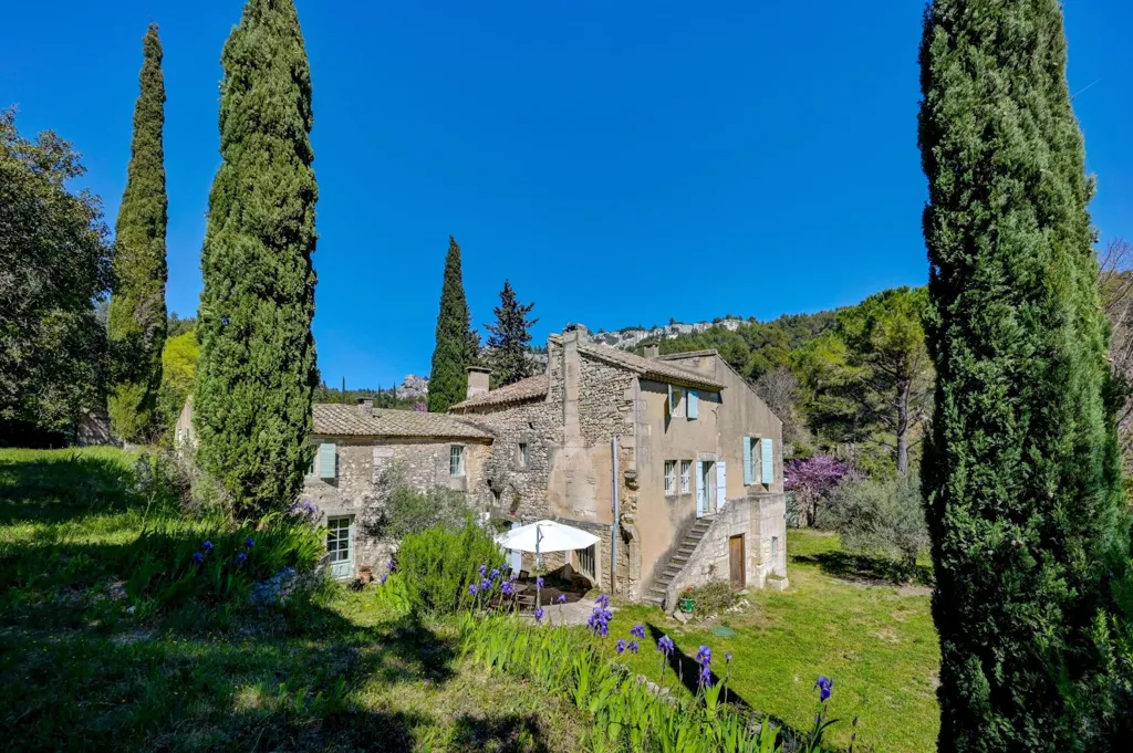 Exterior - Charming Property with Pool in Baux de Provence