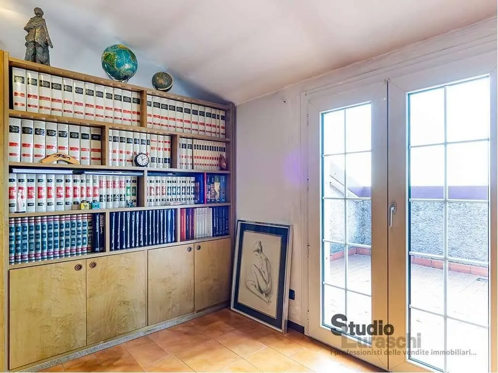 Bureau - Luxury Villa with Panoramic View in Ello