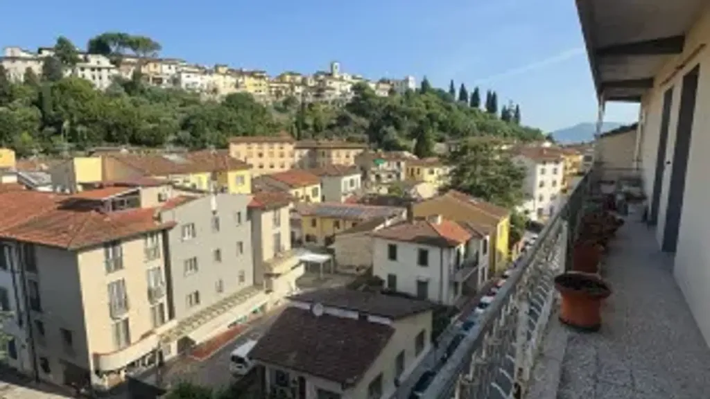 Balcon - Three-Bedroom Apartment with Terrace in Signa