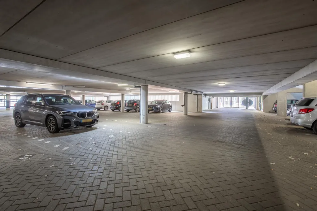 Garage - Galerie Flat with Balcony in Heerlen
