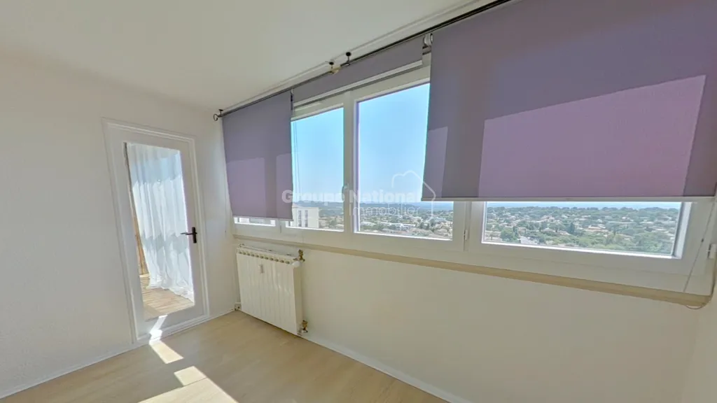 Rooms - Apartment with Panoramic View in Villeneuve-lès-Avignon