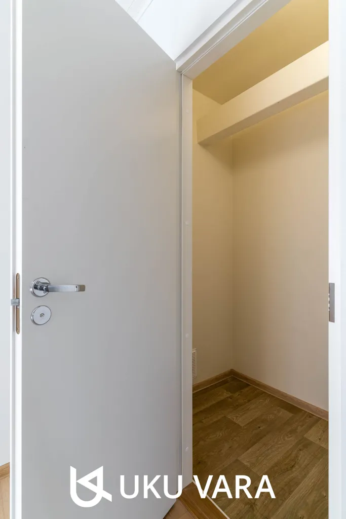 hallway_entrance