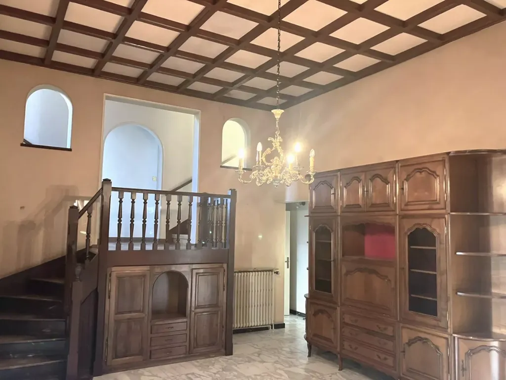 Soggiorno - Character House with Cathedral Ceiling in Quiet Area