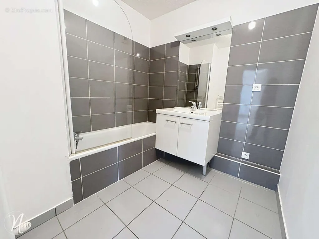 Salles de bain - Appartement T3 avec Terrasse au Centre d'Oullins