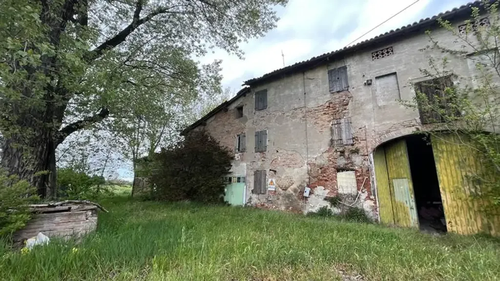 Välivaade - Rustic Farmhouse with Barn in Carpi