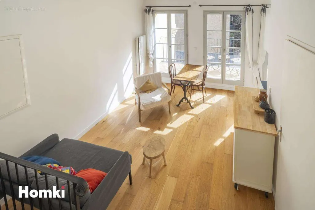 Living Room - Duplex Apartment with South Terrace in Marseille