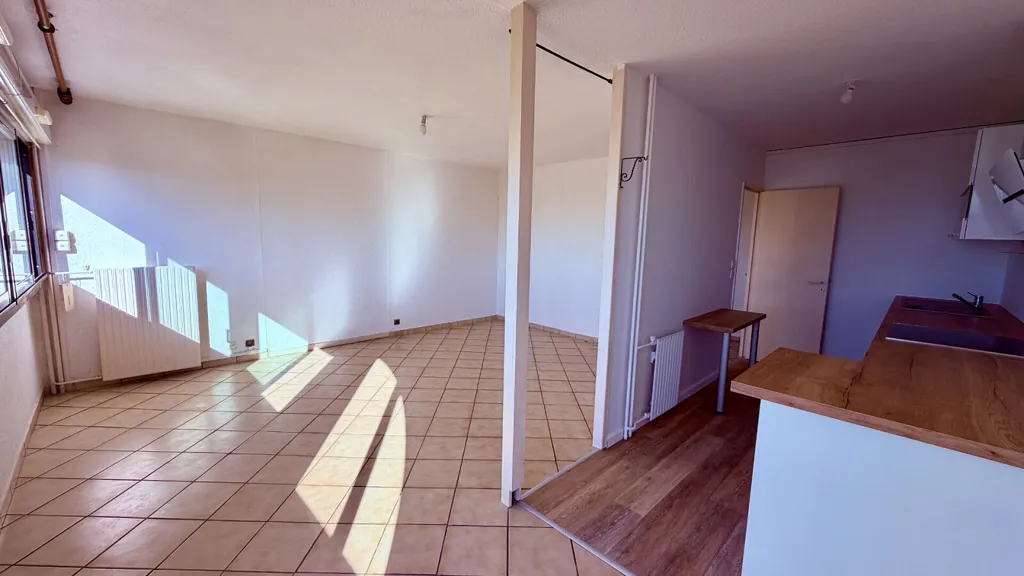 Living Room - 4-Piece Apartment with Parking in Talence