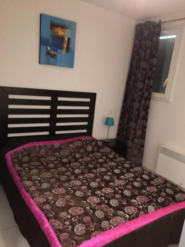 Chambres - Villa avec Terrasse et Golf à Proximité