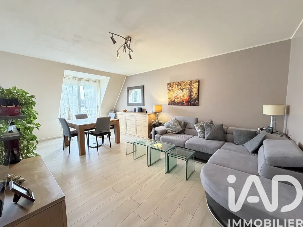 Soggiorno - 3-Bed Flat with Balcony in Brie-Comte-Robert