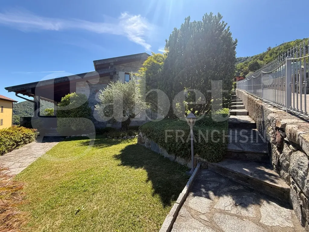 Giardino - Panoramic Villa with Garden in Asso (CO)
