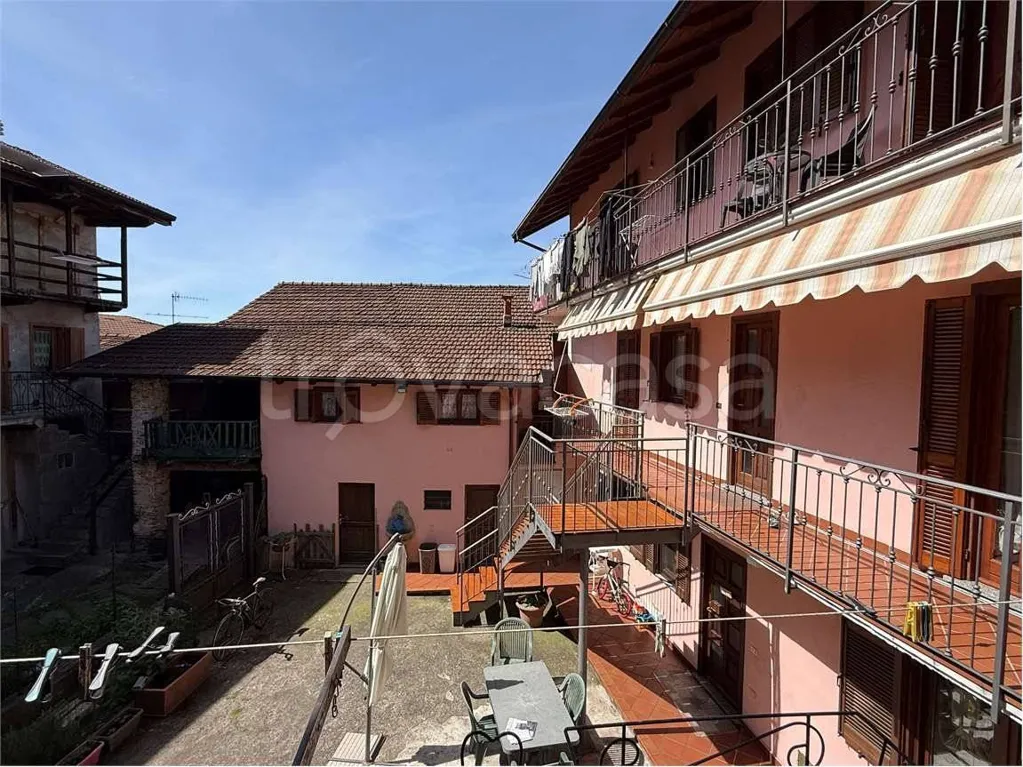 Balcon - Rustic Semi-detached House with Balcony in Armeno