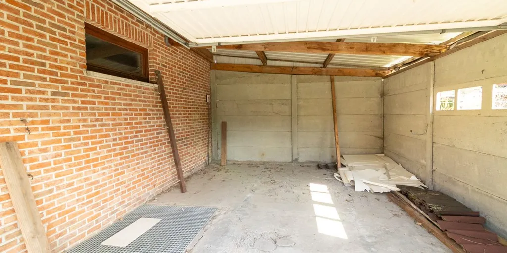 Garage - Maison à rénover avec jardin à Genk