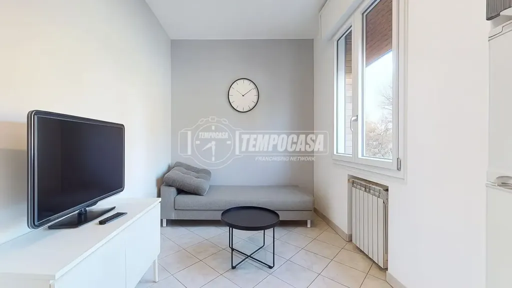 Elutuba - Rear-Facing Apartment with Balcony in Carpi