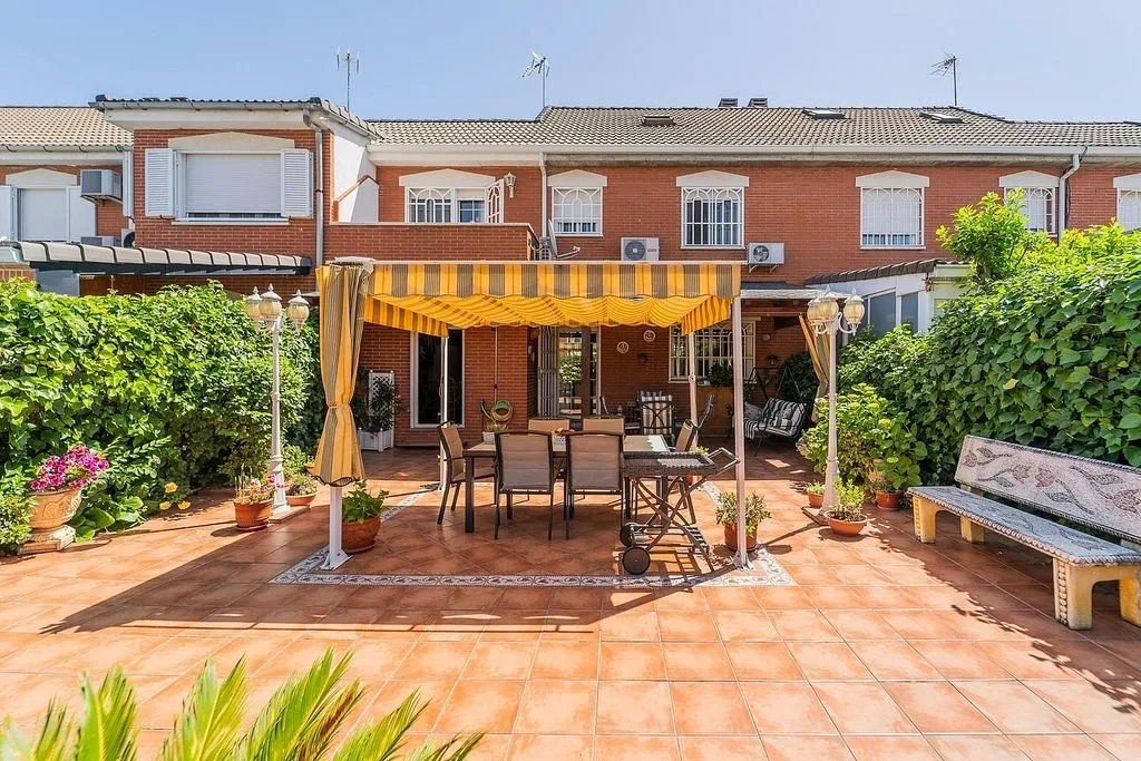 Terrazza - Terraced Semi-Detached House with Garden in Parla