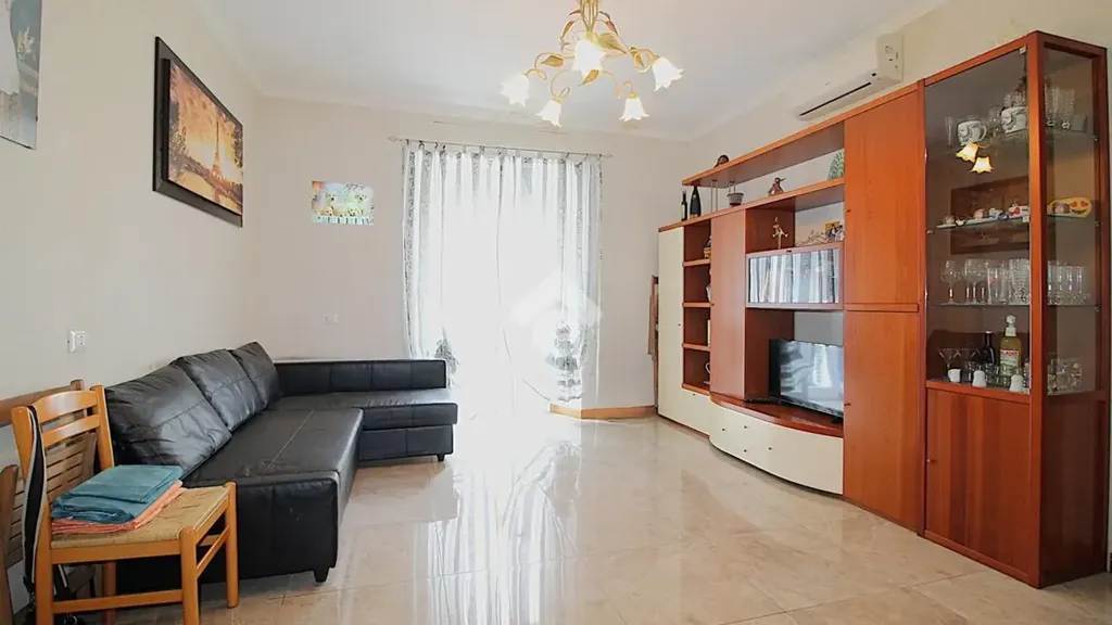Séjour - Modernised Triplex in Milan's Quiet Court