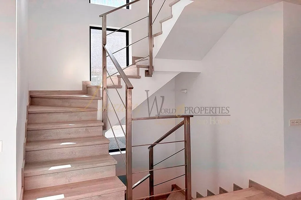 Toad - Modern Villa with Private Pool in El Madroñal