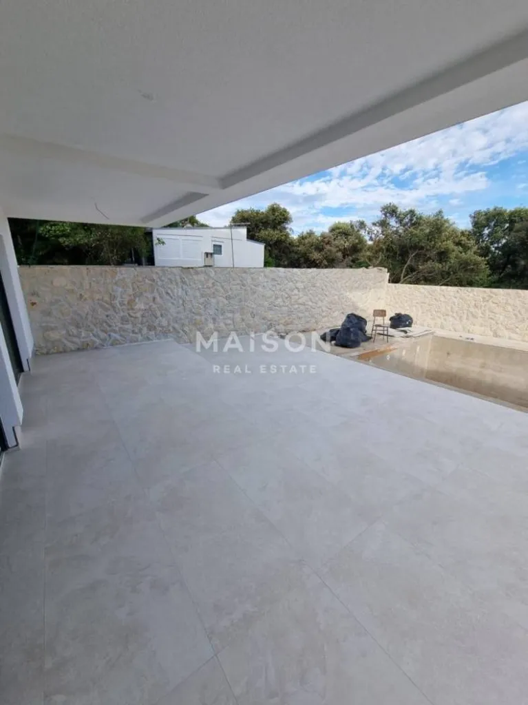 Terrass - Three-Bedroom Apartment with Private Pool in Kolan