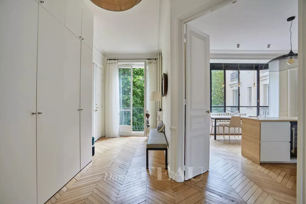 Esik - Flat with Elevator in Paris 16th
