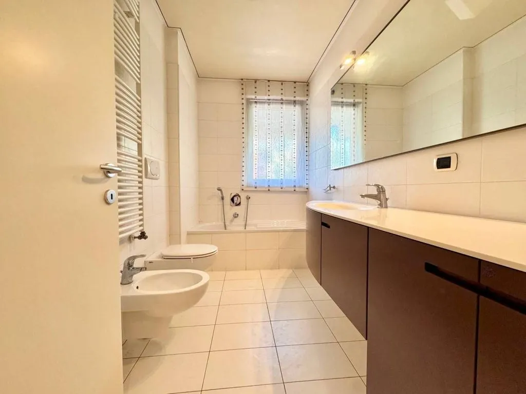 Salles de bain - Penthouse with Private Terraces in Laives