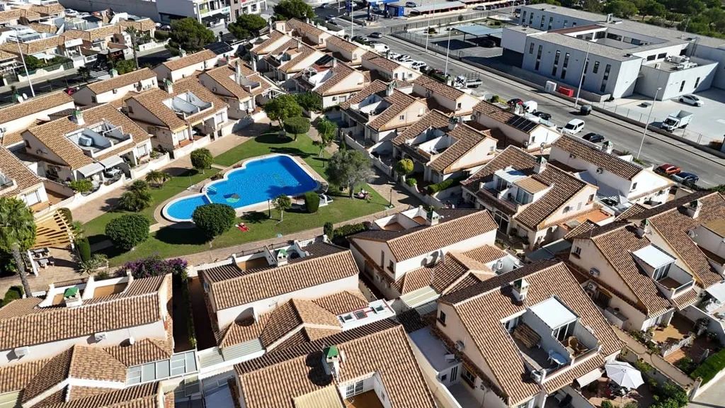 Õhuvaade - South-Facing Bungalow with Pool in La Zenia