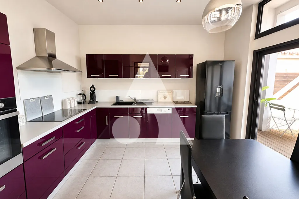 Köök - Spacious 3-Room Apartment with Terrace in Avignon