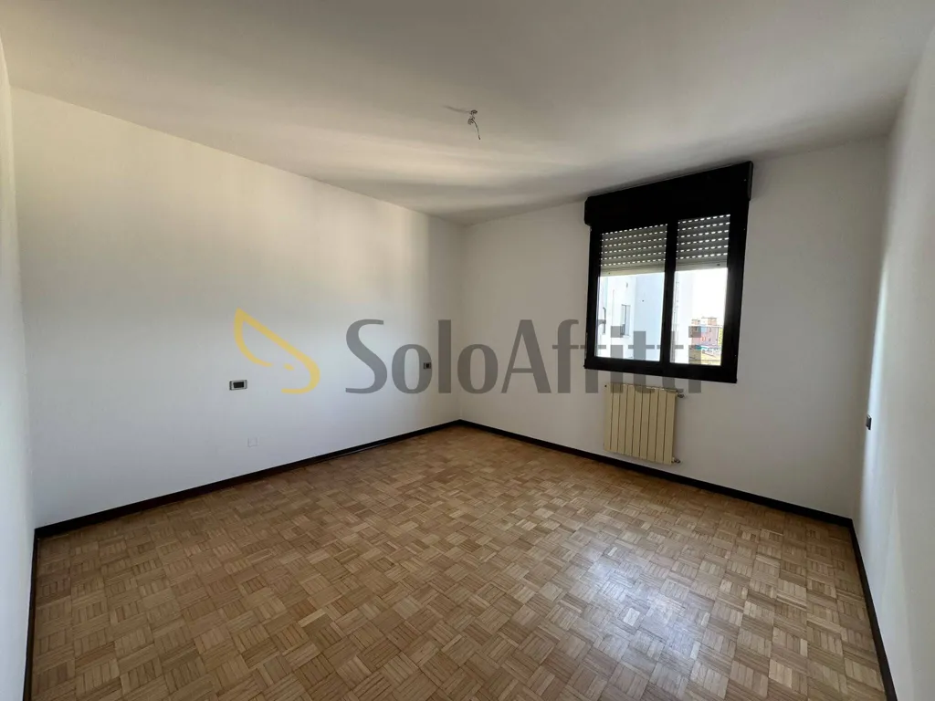 Pièces - Spacious 4-Bedroom Apartment in Santa Viola