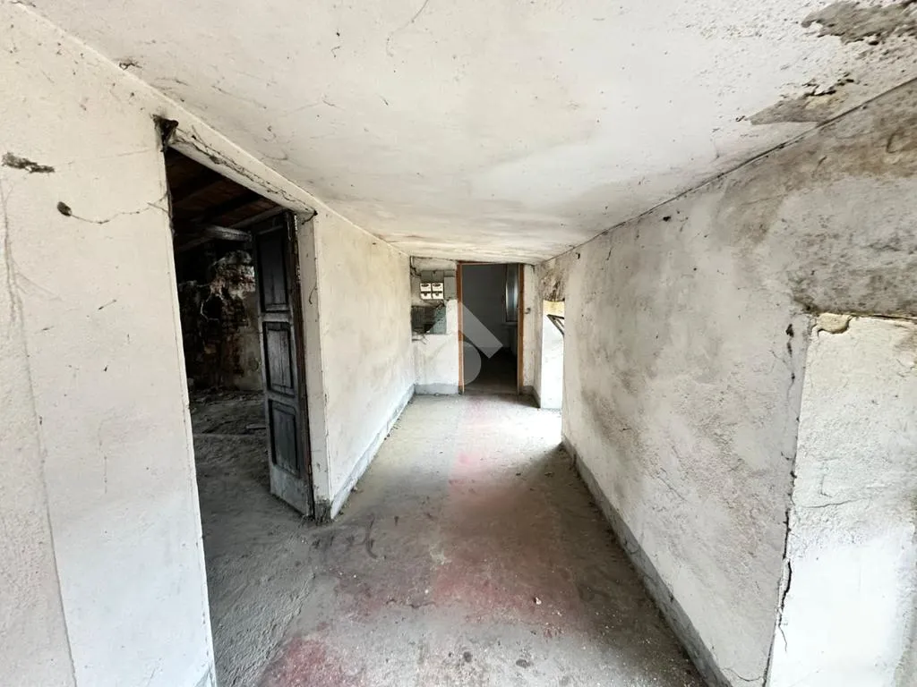 Entrée - Rustic Property with Potential in Ciserano