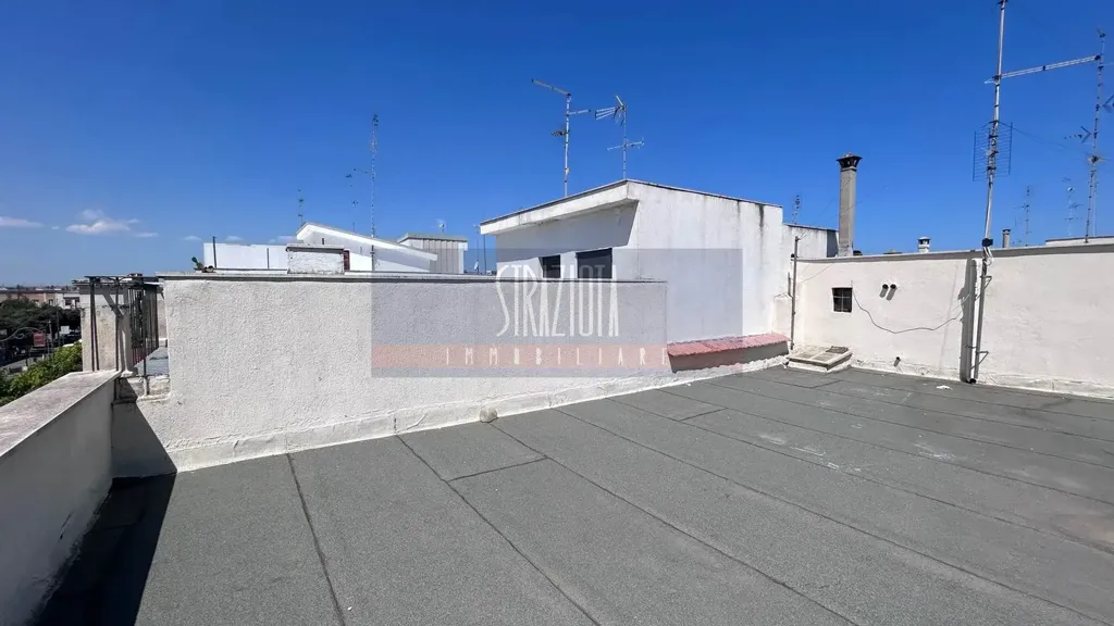 Terrasse - Semi-Independent Bilocale with Balcony in Modugno