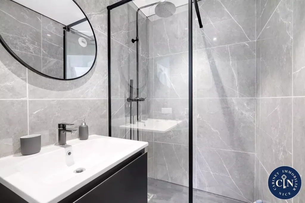 Salles de bain - Appartement avec Vue Mer à Nice Ouest