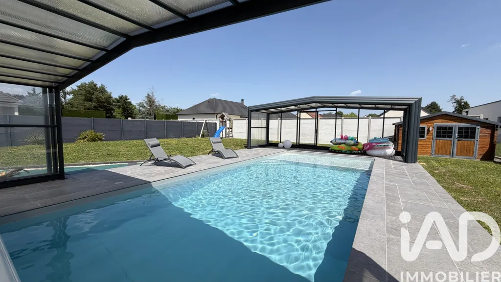 Piscina - Modern House with Pool in Méreau