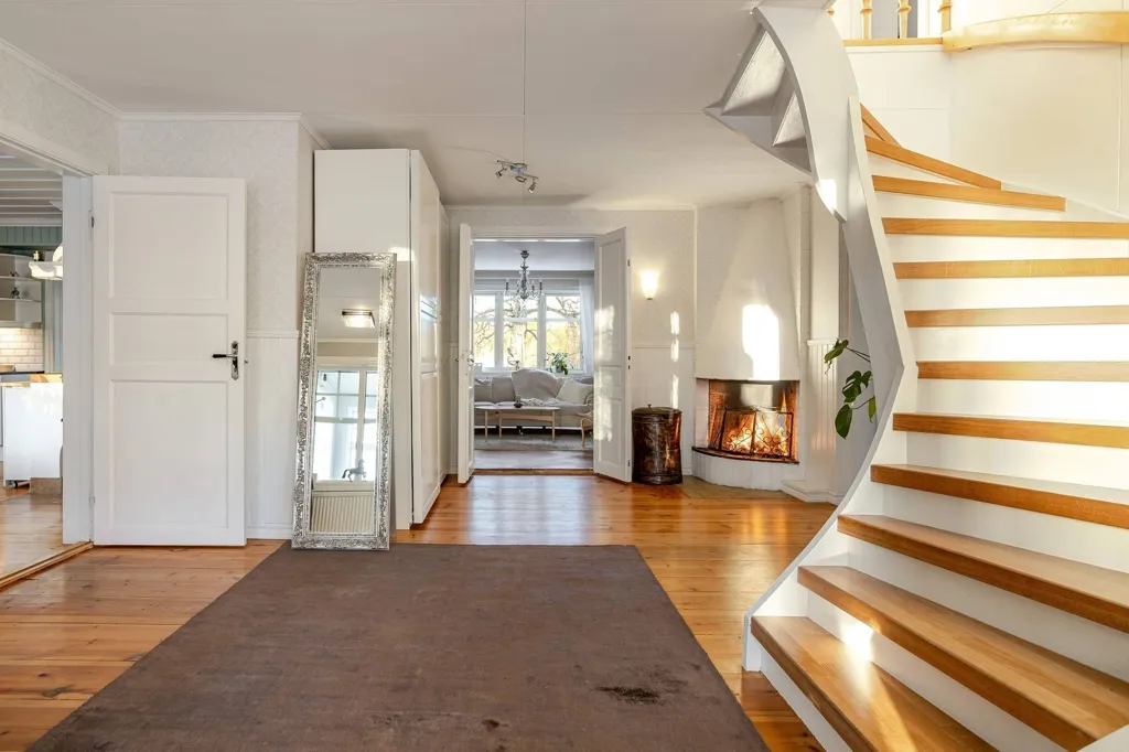 Hallway - Well-Maintained Farmhouse with Stables in Västernorrland