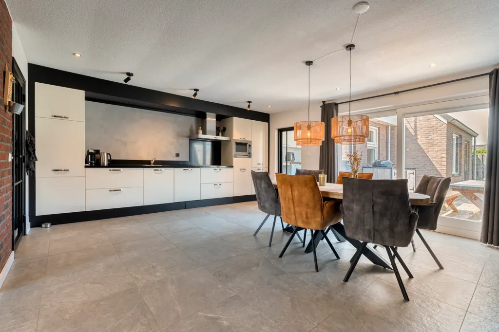 Salle à manger - Modernised Semi-detached House in Lutten