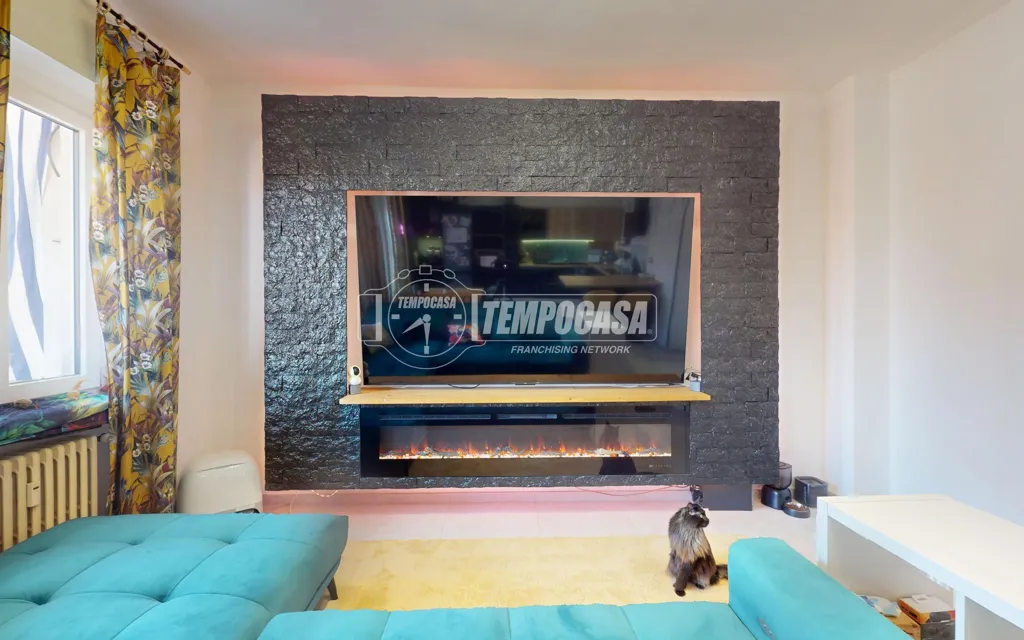 Living Room - Modernised Apartment with Balcony in Settimo Torinese